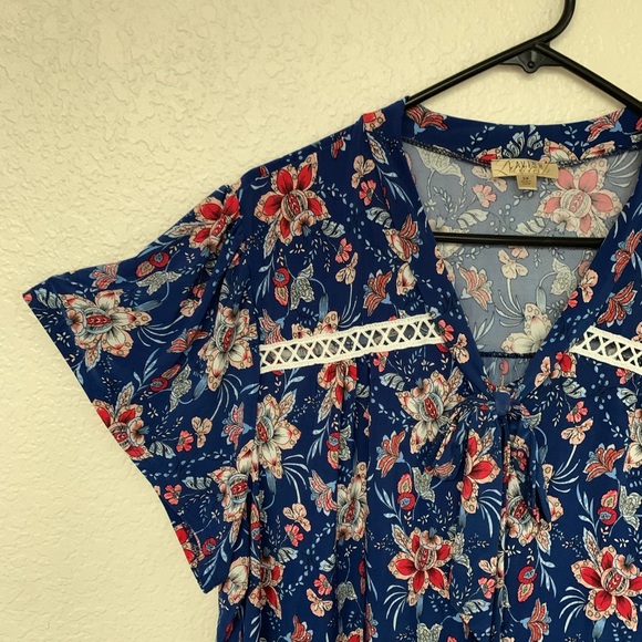 Necktie Floral Top - Picture 2 of 4